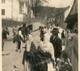 11.	Ulica Kościelna, obecnie Jana Pawła II, lata 30-te XX w., zbiory prywatne