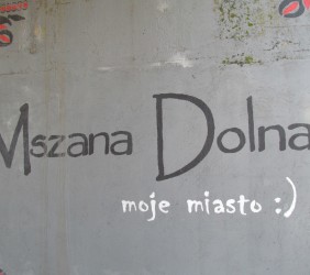 31.	Mural mszańskich aktywistów pod wiaduktem kolejowym – częścią kolei transwersalnej, Mszana Dolna, 2019r. fot. Urszula Antosz-Rekucka