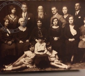 2.	A family photo from 1928, taken on the 25th wedding anniversary of Schifra and Hirsch. In the first row, from left to right: Helen&rsquo;s mother, Edith; a cousin from Mszana Dolna, Helen&rsquo;s mother&rsquo;s younger sister, Alicja. The second row, from left to right: three people have not been identified yet, the next two are probably relatives from Mszana Dolna. The third row, from left to right: three persons have not been identified yet; Salomon Hirsh Schwitzer (the bearded man in the middle), Helen&rsquo;s grandfather, Maks-Kalman Moses K&ouml;nigsberg; the couple on his right may be Jochwed&rsquo;s second daughter Lucy and her husband. Source: Helen Krag&rsquo;s family collection.