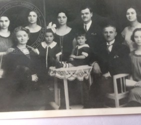 3.	Jochwed&rsquo;s silver wedding anniversary in 1924. In the first row, from left to right: Jochwed Schwitzer and her grandduaghter Edith K&ouml;nigsberg, Helen&rsquo;s mother. Edith&rsquo;s sister Alicja, Jochwed&rsquo;s husband Wolf Trompeter, and one more of their daughters. In the second row: two more daughters and Jochwed&rsquo;s another daughter, Rosa (Rachel), Helen&rsquo;s grandmother. Jochwed&rsquo;s son-in-law Maks K&ouml;nigsberg and Jochwed&rsquo;s fifth daughter. Source: Helen Krag&rsquo;s family collection.