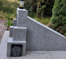Informacja o odnowieniu pomnika 