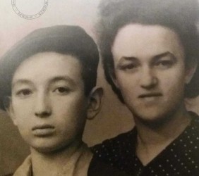 10
.	Miriam and Shalom, Szabtai&rsquo;s children in Krak&oacute;w after the war