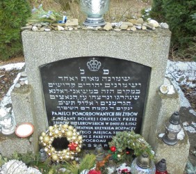 Pomnik w miejscu mordu na Pańskim 19.081942 r., w którym zamordowano żonę Miriam i 5-letnią córeczkę Moszego Jereda, Ilkę