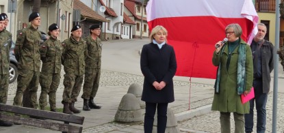 Upamiętnienie Sprawiedliwych wśr&oacute;d Narod&oacute;w Świata, Stefanii i J&oacute;zefa Wacławik&oacute;w, tablicą na Rynku w Mszanie Dolnej 