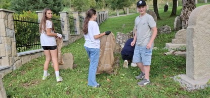 Porządkowanie cmentarza żydowskiego na Europejskie Dni Dziedzictwa