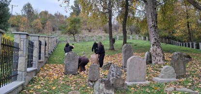 Tidying up the Jewish cemetery and the mass grave of Jews at Pańskie