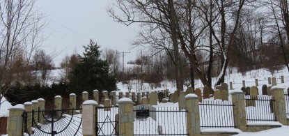 Cmentarz żydowski w Mszanie Dolnej w zimowej odsłonie