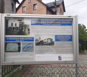 Tablica w miejscu dawnej synagogi. To przy niej spotkamy się 13.04.2026 o godz. 12:00