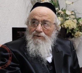 Natan Dawid Holl&auml;nder - wnuk mszańskiego rabina o tych samych imionach, sprawuje sw&oacute;j urząd w jerozolimskiej dzielnicy Geula