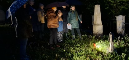 Lokalna telewizja tv28 o Nocy Muze&oacute;w na cmentarzu żydowskim w Mszanie Dolnej 