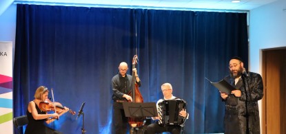 Koncert Avrahama Taylora i Klezmorim Trio podczas obchod&oacute;w 84. Rocznicy Zagłady w Mszanie Dolnej